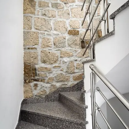 La Perla Luxury Guest house 3*