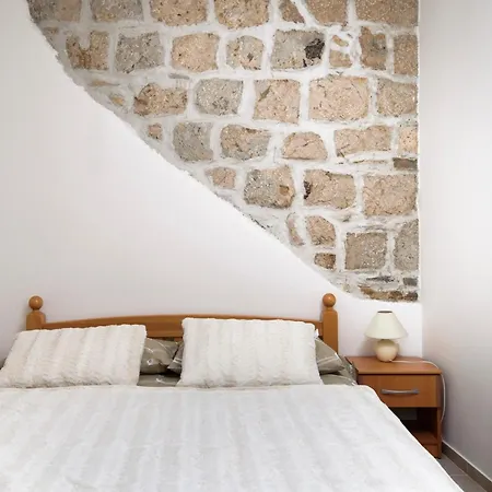 Πανσιόν La Perla Luxury 3*